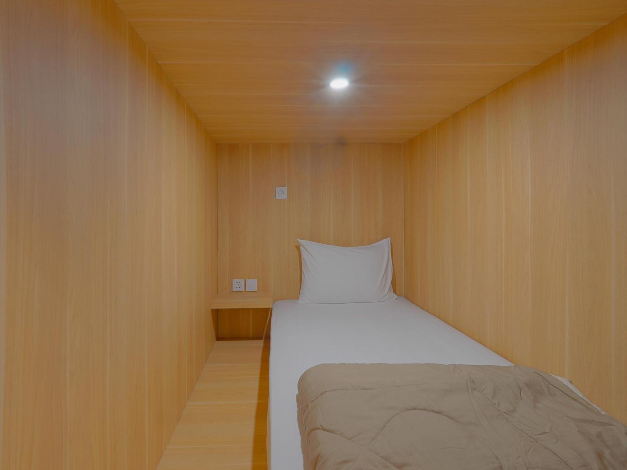 8-Bed Mixed Dormitory Room