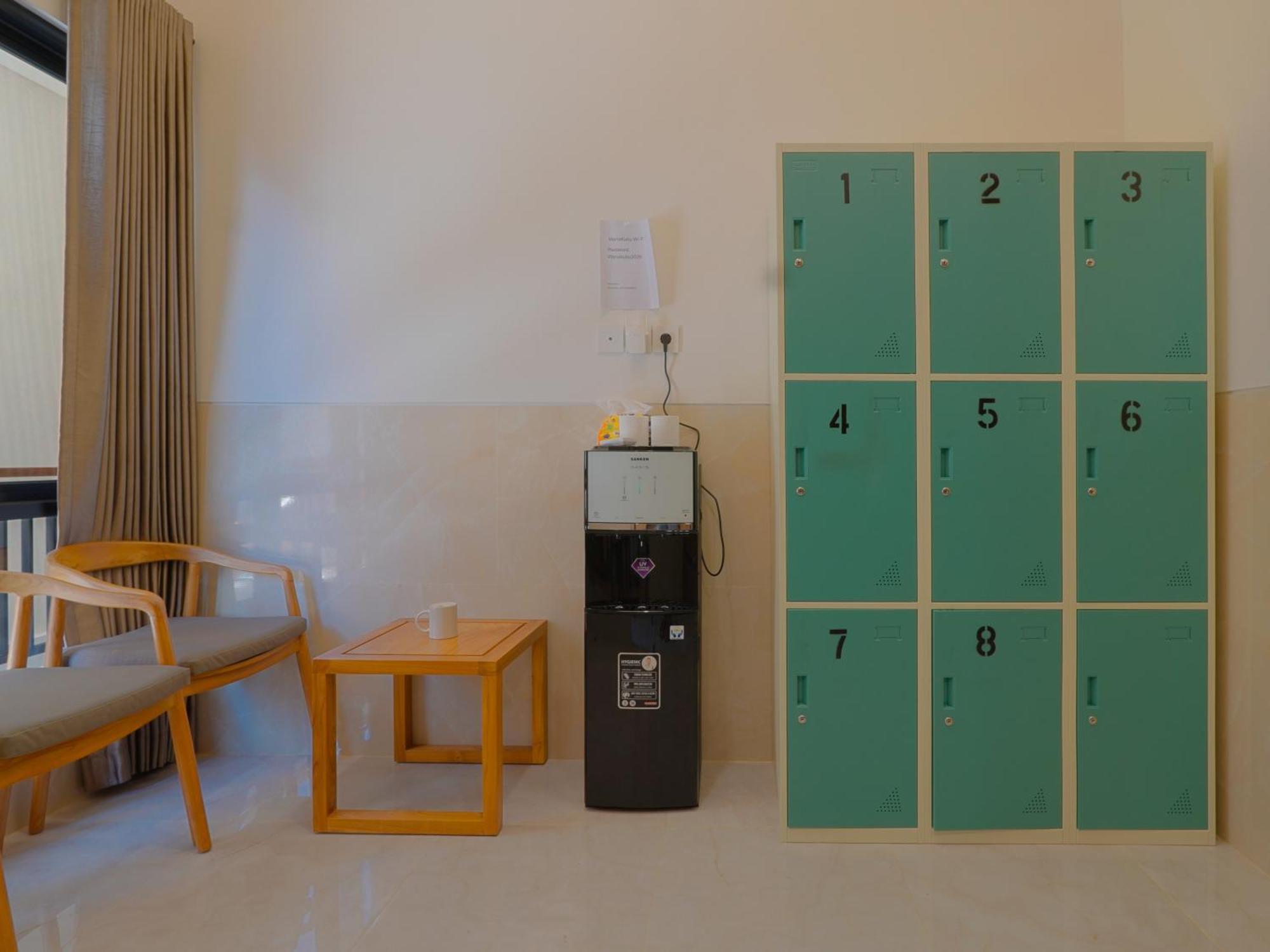 8-Bed Mixed Dormitory Room