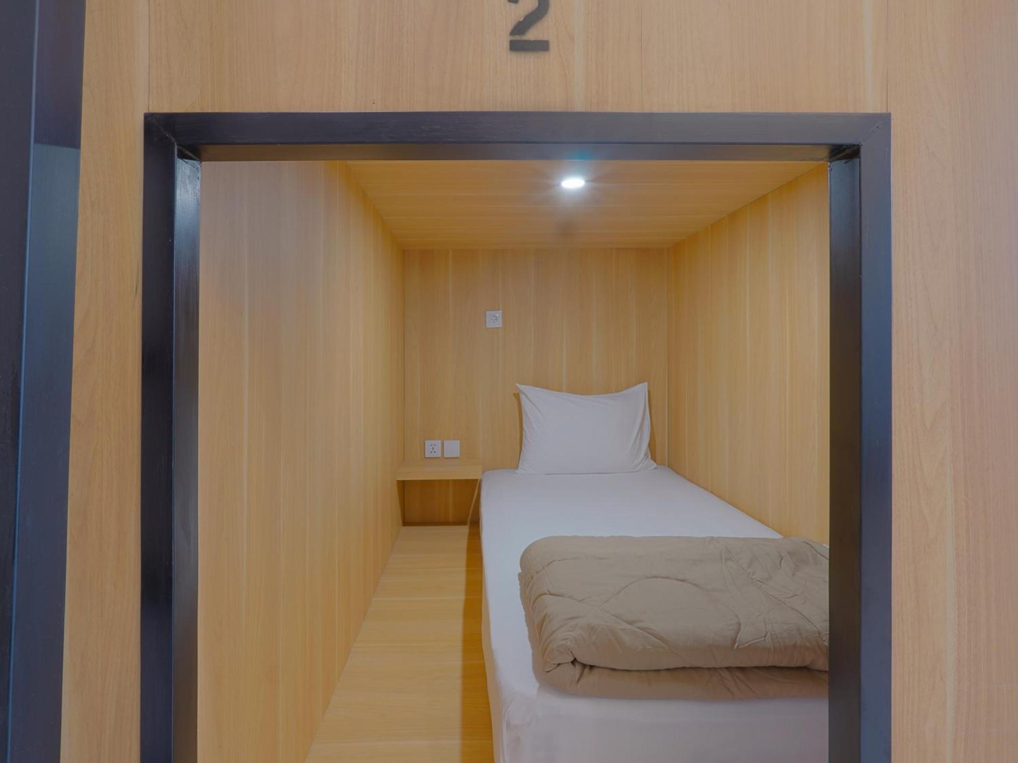 8-Bed Mixed Dormitory Room