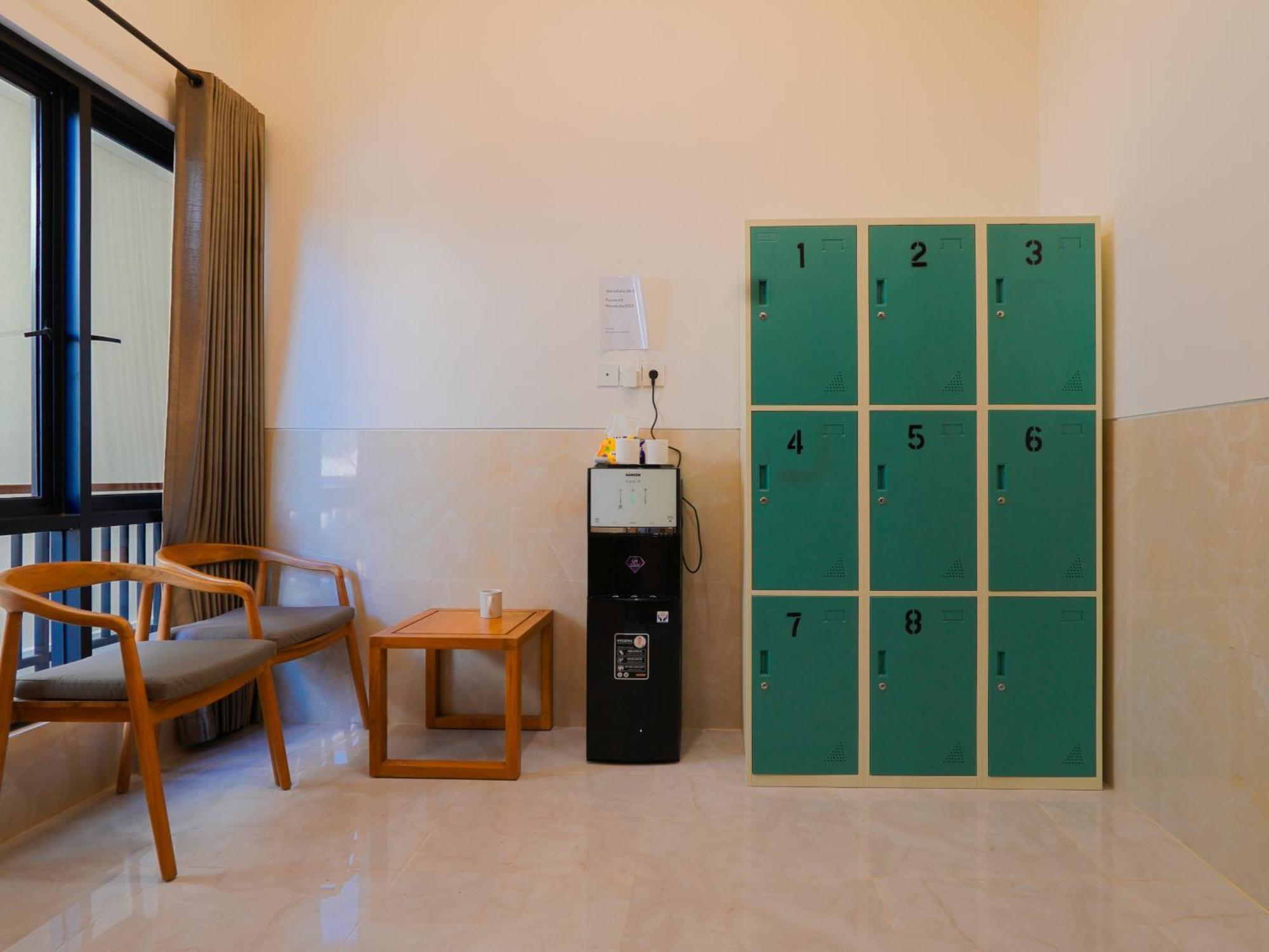 8-Bed Mixed Dormitory Room