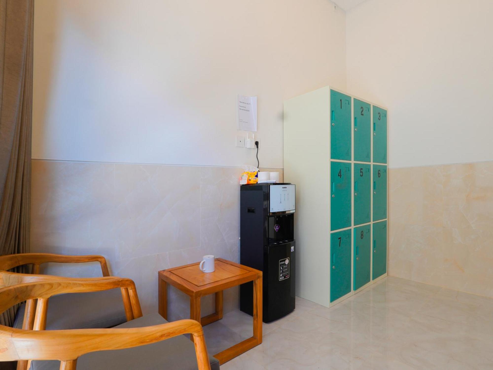 8-Bed Mixed Dormitory Room