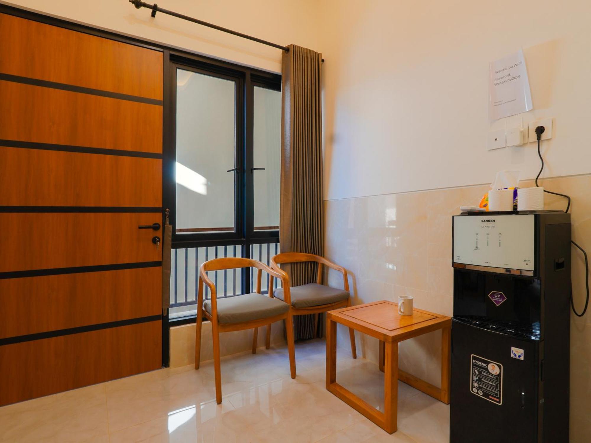 8-Bed Mixed Dormitory Room